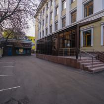 Вид входной группы снаружи Административное здание «г Москва, Ружейный пер., 6, стр. 1, 2»